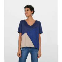Blusa em Suede com Recortes e Gola V Azul Blusa em Suede com Recortes e Gola V Azul