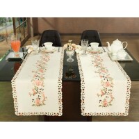 Trilho de Mesa com Bordado Richelieu 45x170cm Avulso - Betina Natural e Nude - Dui Design Trilho de Mesa com Bordado Richelieu 45x170cm Avulso - Betina Natural e Nude - Dui Design