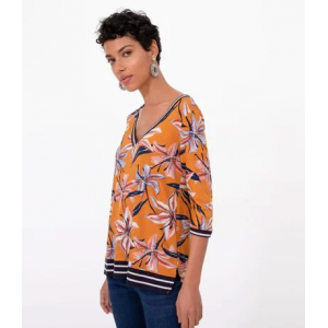Blusa Manga 3/4 com Estampa Floral Detalhes em Tricô Blusa Manga 3/4 com Estampa Floral Detalhes em Tricô