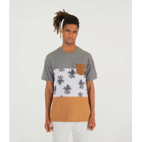 Camiseta com Bloco de Cores e Estampa Coqueiros Camiseta com Bloco de Cores e Estampa Coqueiros