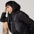 Imagem da oferta Jaqueta Masculina ASICS com Capuz Ultraleve Packable Repelente à Água