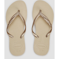 Imagem da oferta Chinelo Feminino de Tiras Fantasia Bege | Havaianas