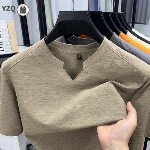 Camiseta masculina manga curta decote em V casual
