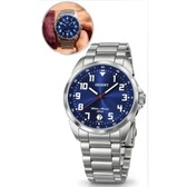 Imagem da oferta Relógio de pulso Orient Analógico com Correia de aço inoxidável cor prata - Fundo azul.