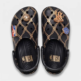 Imagem da oferta Sandália Crocs NBA Game Classic Clog
