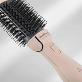 Imagem da oferta Escova Secadora 4 em 1 Britânia BEC07R Cerâmica 1300W Bivolt Rosa - Seca alisa modela e dá volume aos cabelos.