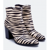 Imagem da oferta Bota Feminina Animal Print Zebra em Couro Satinato - Tam 35