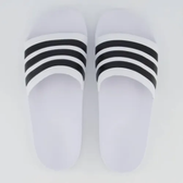 Imagem da oferta ESSE JÁ VIROU UM CLÁSSICO DA ADIDAS Chinelo adidas Adilette Shower Branco