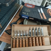 Imagem da oferta Jogo Para Churrasco Tramontina 12 Peças Jumbo Garfo Faca Cor Marrom