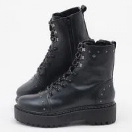 Coturno Cravo & Canela Lavinne Tachas Preto