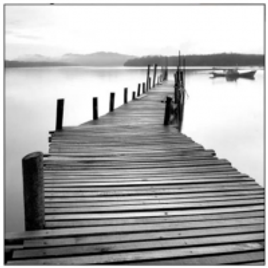 Quadro Decorativo Píer e Barco Preto e Branco KF 50138