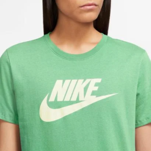 Camiseta Nike Sportswear Essentials Feminina