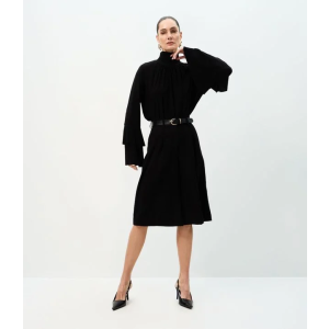 Blusa Bata com Mangas Amplas e Babados em Camadas