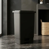 Imagem da oferta Lixeira Retangular 25l Com Pedal Preto Larplasticos