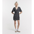 Imagem da oferta Macaquinho em Viscose Floral Liberty com Decote Transpassado Tam PP