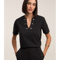 Imagem da oferta Blusa em Crepe com Decote V e Detalhe de Ilhoses