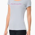 Imagem da oferta Blusa Feminina Recorte Traseiro Performance Calvin Klein Cinza Claro