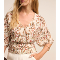 Imagem da oferta Blusa em Viscose com Decote Transpassado e Estampa Abstrata Tam PP
