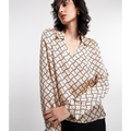 Imagem da oferta Blusa em Tecido Acetinado com Decote V e Estampa Geometrica