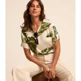 Imagem da oferta Blusa em Viscose com Manga Recortada e Folhagens Estampas