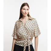 Imagem da oferta Blusa em Tecido Acetinado com Amarração e Estampa Geométrica Tam PP