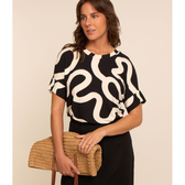 Imagem da oferta Blusa em Viscose com Estampa Abstrata e Gola Redonda Tam PP