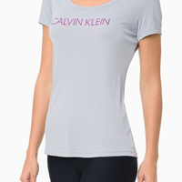 Imagem da oferta Blusa Feminina Recorte Traseiro Performance Calvin Klein Cinza Claro