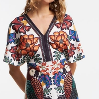 Imagem da oferta Vestido em Malha de Viscose com Decote Detalhado e Estampa Tropical