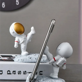 Imagem da oferta Suporte de Mesa Para Celular com Formato de Astronauta