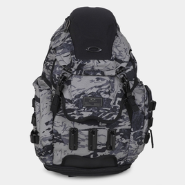 Por R$ 854,92: Mochila Oakley Kitchen Camuflado Mescla